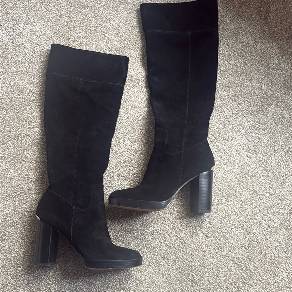 MICHAEL Michael Kors Black Heeled Boots with Sleek Design